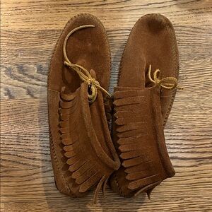 Minnetonka Brown Suede Fringe Moccasin booties